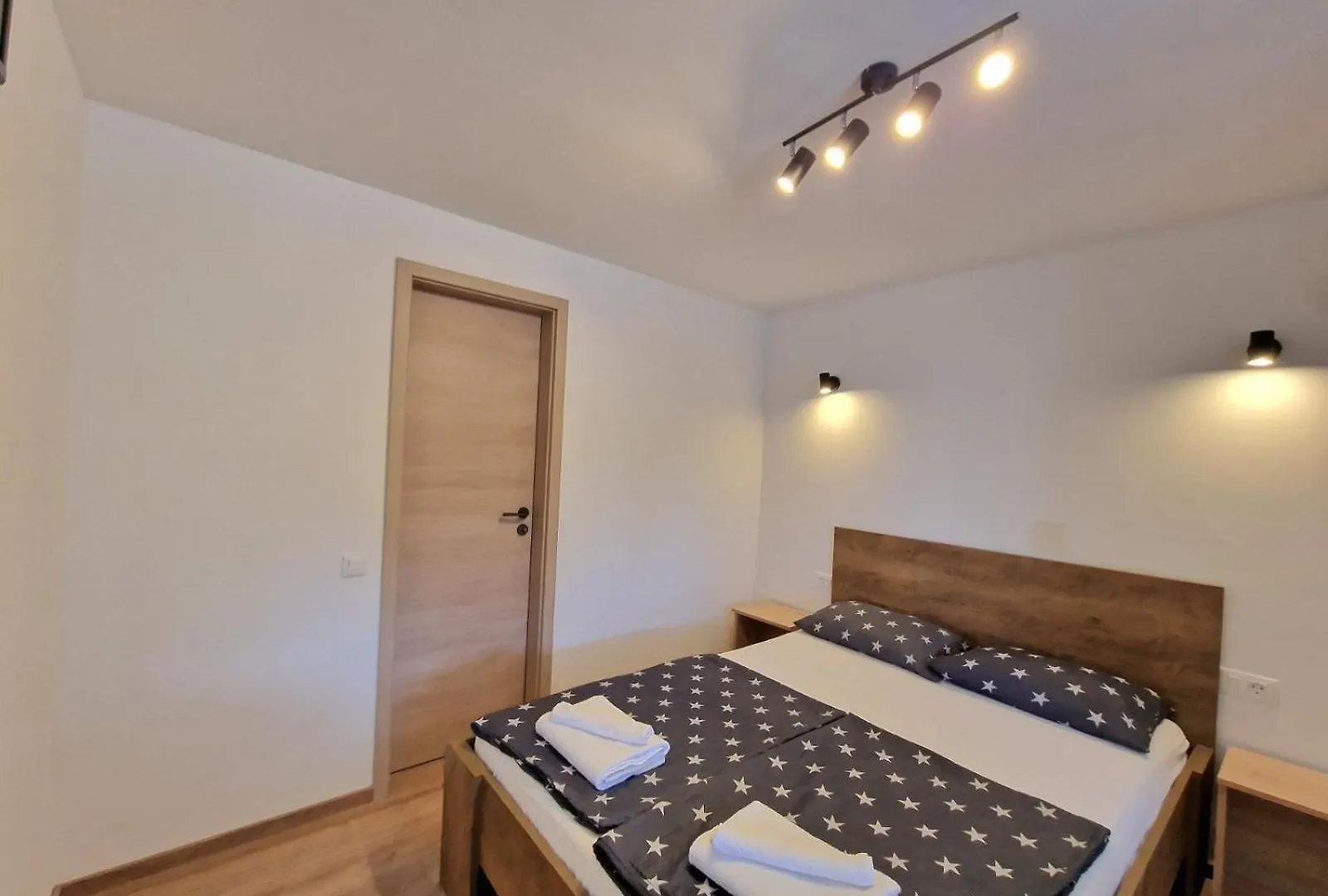 Room D Pula 0*,  Croácia